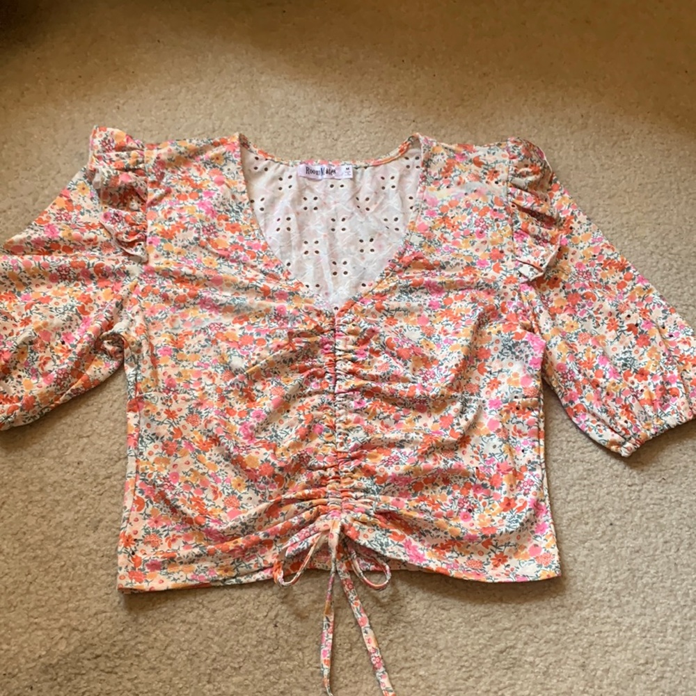 Floral spring/ summer top🌸🌺💐🌷🌹
